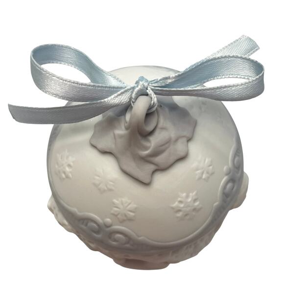 Vintage LLADRO 2000 WEDDING CHRISTMAS ORNAMENT Embossed PORCELAIN #16699 - Picture 5 of 8